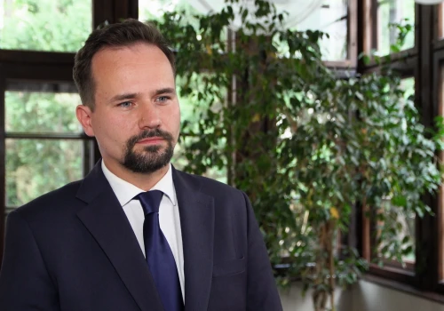 Opera „Così fan tutte” zadebiutowała w Warszawskiej Operze Kameralnej. To pełna melancholii komedia o miłości