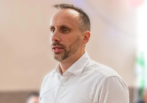 Janusz Kowalski tropi „tłuste koty” z PiS. Sam sporo zarobił za rządów partii