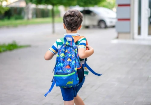 Szkoły pozamykane na egzamin 8 klas. Dzieci się cieszą, a pracujący rodzice znów są wyrolowani