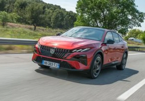 Pierwsza jazda: odświeżony Peugeot 408