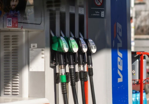 Na tych stacjach kierowcy za paliwo zapłacą mniej. To prawdziwa ulga dla portfela