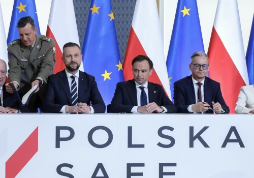 Rząd podpisuje umowę SAFE. Oto jak komentują to premier i szef MON