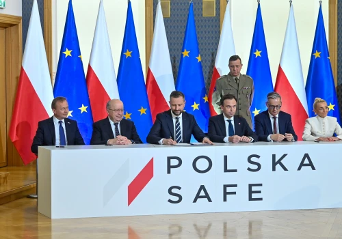 Umowa SAFE podpisana. MON: To wielki moment dla całej wspólnoty działającej na rzecz pokoju