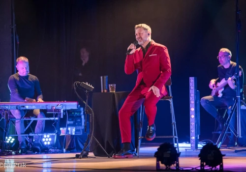 Andrzej Piaseczny ponownie wystąpił w Raciborzu. Kameralny koncert przyciągnął fanów artysty