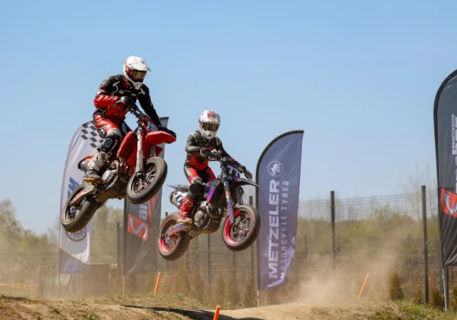 Biłgoraj otworzył sezon Supermoto z hukiem. Rekordowa frekwencja i pełen gaz od pierwszego okrążenia