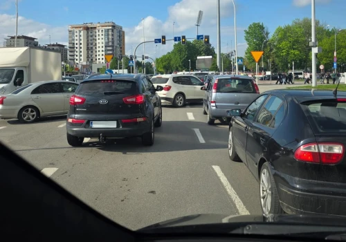 Juwenalia i budowa sieci sparaliżowały ruch w Rzeszowie. Kierowcy stoją w ogromnych korkach