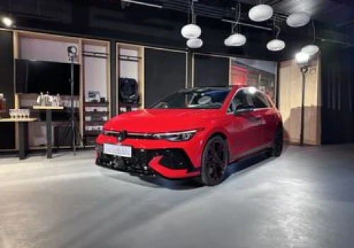 Wyprzedał się, zanim pojawił się na rynku. Jubileuszowi Golf GTI Edition 50 zawitał do Polski