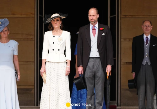 Przyjęcie w ogrodzie u Kate i Williama. Posępne miny przegnał pocałunek w policzek