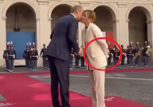 TAK Meloni przywitała się z Tuskiem, ludzie Ziobry już pieją z zachwytu. „Gest sztyletu”