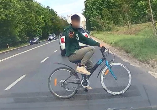 Poznań. Nieletni sprawcy zatrzymani po rozboju i groźbach z użyciem… broni