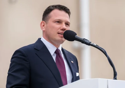 Mentzen zatrzymany na lotnisku w Londynie, prezydencki minister o „skandalu”. Nowe fakty