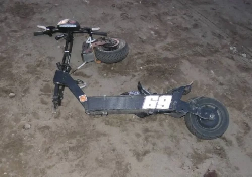 Wypadek hulajnogi elektrycznej. 16-letnia dziewczyna uderzyła głową o drogę