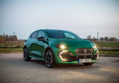 Właściciel Mercedesa GLB 250 przesiadł się do nowego Renault Clio VI. Był mocno zaskoczony!