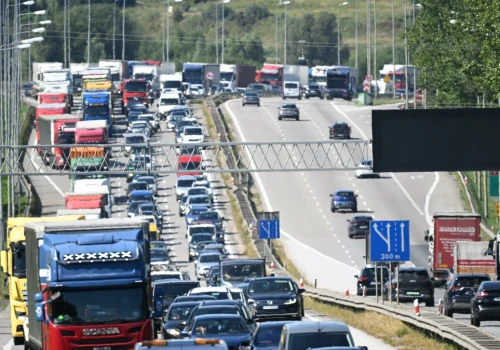 Jedna godzina dziennie i setki tysięcy strat. Kierowcy robią to nagminnie