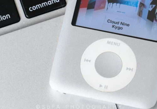 Białe słuchawki, iTunes i 1000 piosenek w kieszeni: ten sprzęt bezpowrotnie zmienił świat