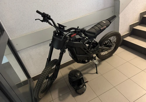 Uderzył elektrycznym motorowerem w policjanta i próbował uciec. 17-latek zatrzymany