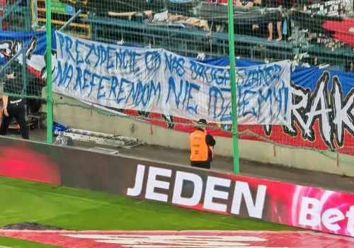 „Na referendum nie idziemy”. Kibice Wisły wysłali mocny sygnał w stronę Miszalskiego