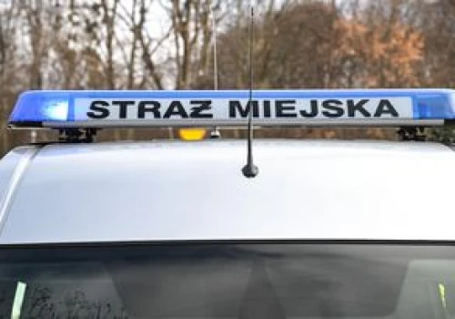 Interwencja na Pradze. Zapłakana 9-latka przed zamkniętym basenem