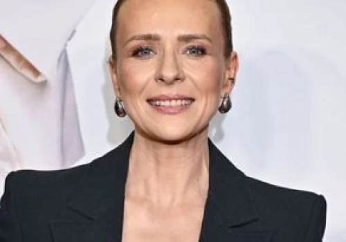 Wskoczyła w skórzaną mini. Co za figura