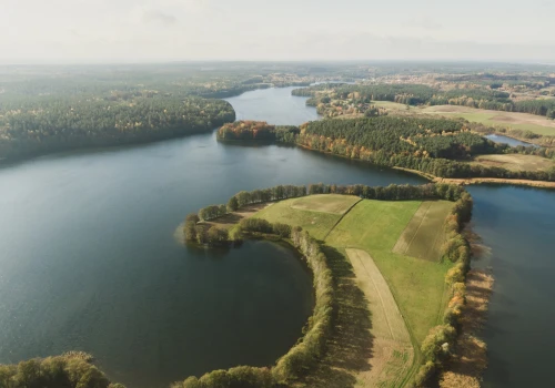 🌊 Relaks nad jeziorem Ukiel w Olsztynie 🏖️ Śniadania i zabawy w cenie