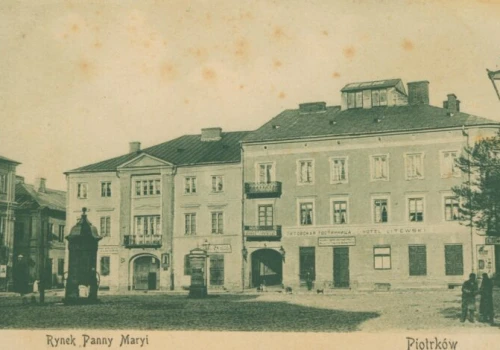 Rynek Trybunalski 2 – od roztańczonych panienek po fałszerzy pieniędzy