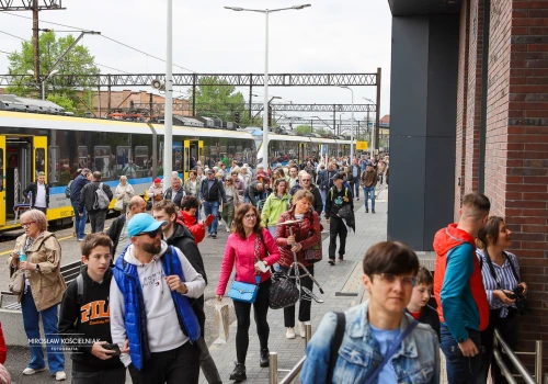 Opolski Ekspres Dęty znów dotarł do Raciborza. Dworzec wypełniła muzyka i tłumy gości