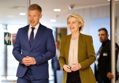 Von der Leyen wierzy w Magyara. 