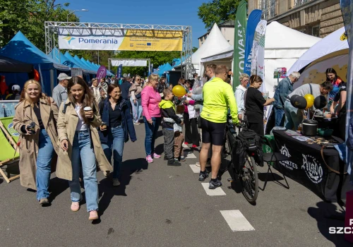 Tłoczno na Wałach Chrobrego. Trwa Piknik nad Odrą