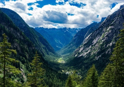 Val di Mello, włoska dolina jak z bajki. Odkryj lombardzkie Malediwy