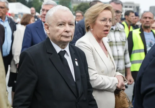 Zakłócone przemówienie Kaczyńskiego. Prezes PiS odpowiada groźbą