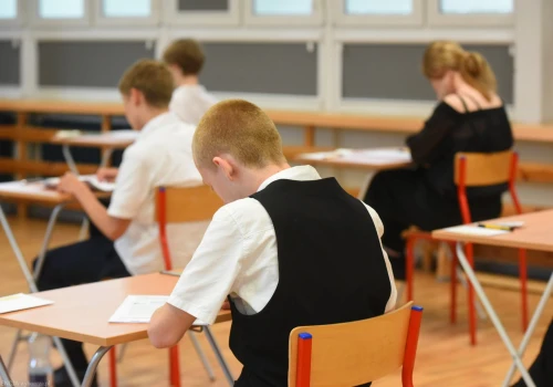 Egzamin ósmoklasisty 2026. Jak wygląda test i co trzeba zabrać ze sobą? Jest komunikat CKE