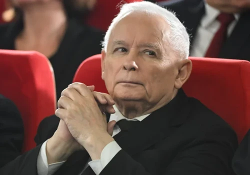Kolejna miesięcznica smoleńska, przemówienie Kaczyńskiego zakłócone. „Zdrajca, kłamca”