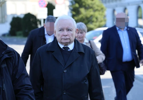 Awantura na miesięcznicy smoleńskiej. Nie było kilku ważnych polityków PiS