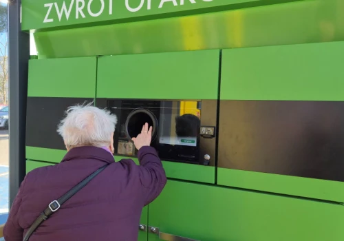 Biedronka zmienia zasady. Nowa metoda wypłacania pieniędzy z kaucji