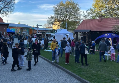 Tczew zamienił się w nocne centrum eksperymentów. Mali odkrywcy przejęli miasto
