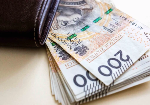 Wypłacą 400 plus dla seniorów. Do 29 maja trzeba zdążyć
