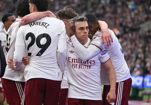 VAR uszczęśliwił Arsenal. Kanonierzy krok od tytułu