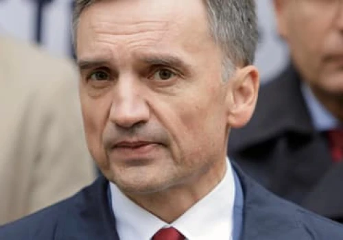 „Szeryf” Ziobro uciekł do USA, Romanowski też przepadł. Nie bez winy jest stołeczny sąd