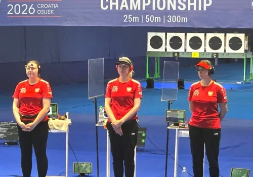Strzelectwo: Julia Piotrowska piąta w karabinie 50m leżąc podczas Mistrzostw Europy! Drużyny TRIO tuż za podium!