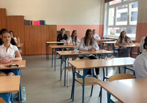 Egzamin ósmoklasisty 2026 rozpoczęty. Na początek język polski