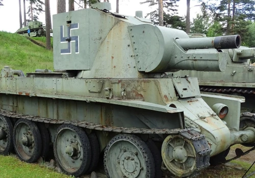 Działo samobieżne BT-42, czyli: jak się nie ma, co się lubi…