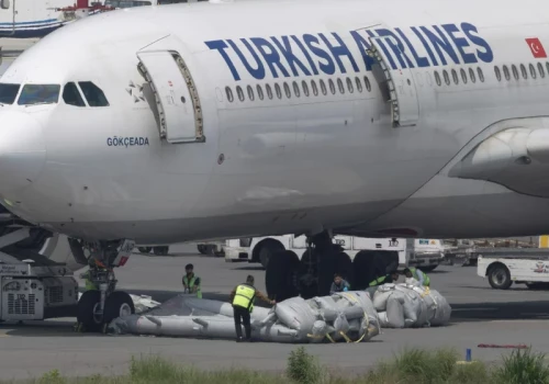 Zapalił się samolot Turkish Airlines. Ewakuacja pasażerów i zamknięte lotnisko