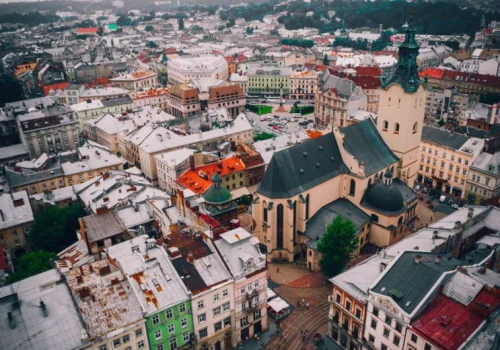 Rosja niszczy budynek kościoła na Ukrainie już drugi raz