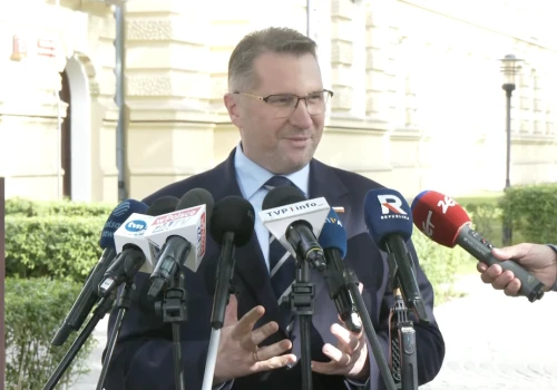 Nerwowo z rana! Czarnek odpalił się na konferencji, wystarczyły TE pytania. „Robicie to z własnej woli?”