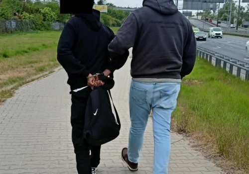 Obywatel Nigerii kierował w stanie nietrzeźwości. Nie stawił się do aresztu na odbycie 119 dni pozbawienia wolności. Został zatrzymany