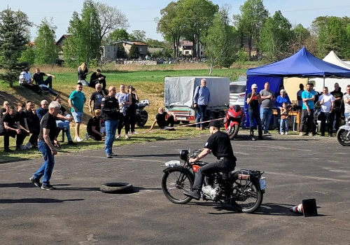 Ryk silników, tłumy ludzi i 97-letnia legenda na dwóch kołach. Do Białej zjechało wczoraj około tysiąca motocykli (zdjęcia)