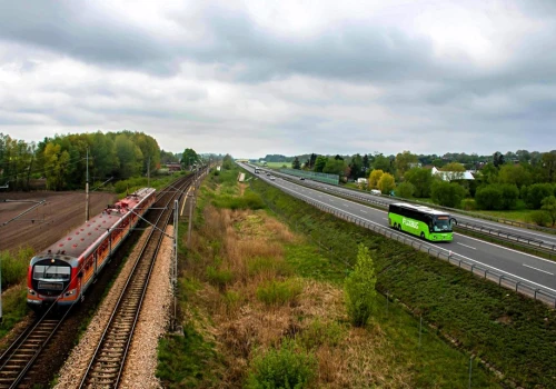 Koleo i FlixBus: Wspólny bilet kolejowo-autobusowy przyciągnął wielu podróżnych