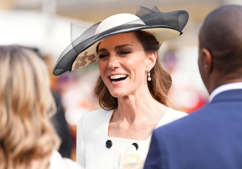 Stylizacja Kate Middleton to ukłon w stronę najmodniejszego wzoru, który uwielbiała też księżna Diana