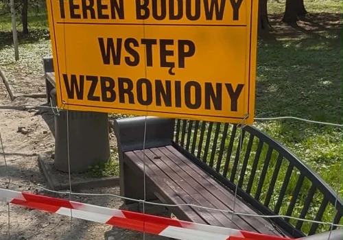 Rewitalizacja parku przy ul. Słowackiego po zerwaniu umowy. Pytania o koszty, opóźnienia i przyszłość inwestycji