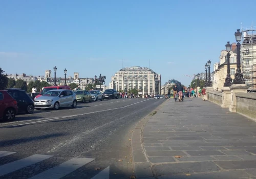 Na najstarszym moście w Paryżu szykuje się spektakularna instalacja artystyczna